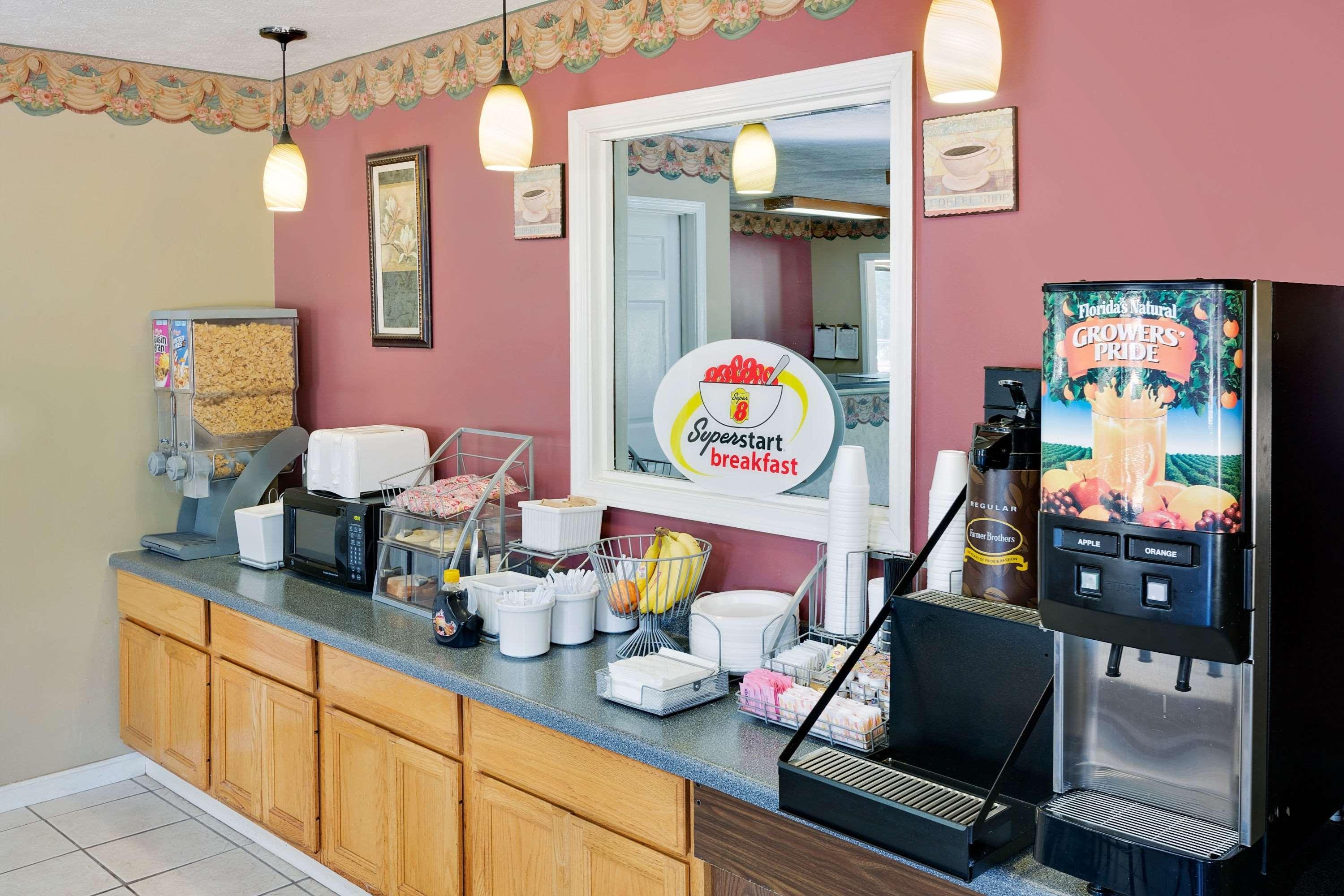 Super 8 By Wyndham Motel 2*