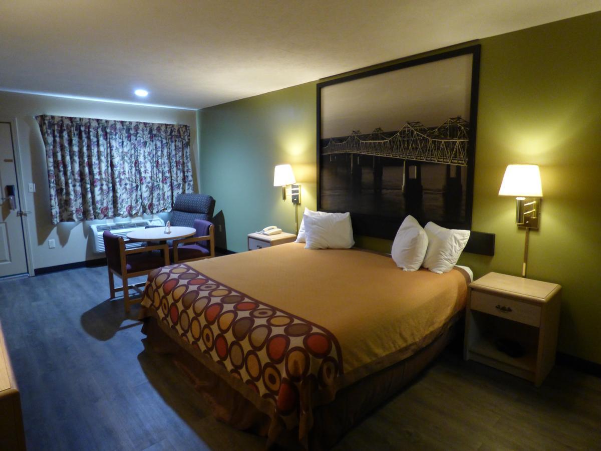 Super 8 By Wyndham Motel